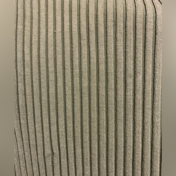 Long Sleeve Green Ribbed Top - Picture 15 of 16